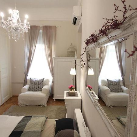 Vintage Apartment At Basilica Budapest Exterior photo