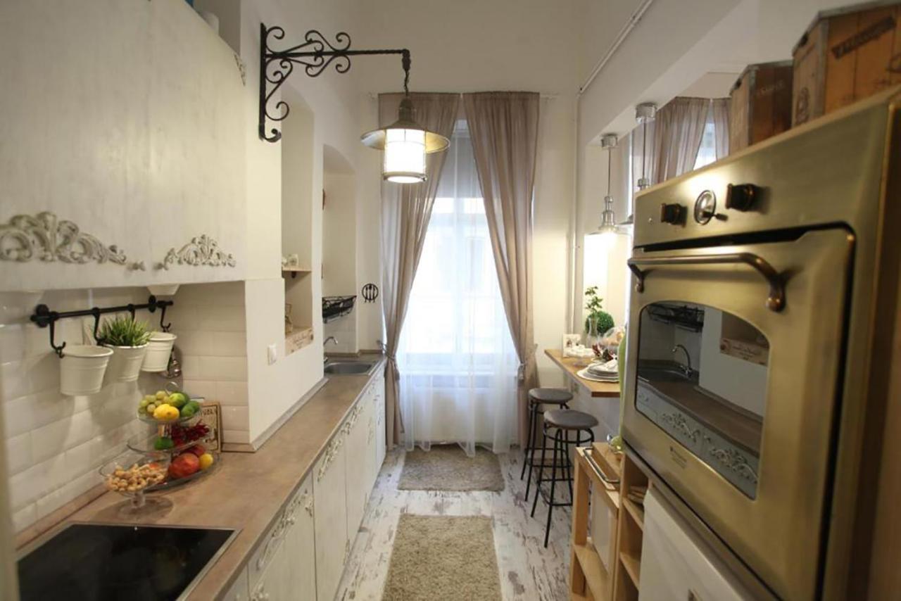 Vintage Apartment At Basilica Budapest Exterior photo