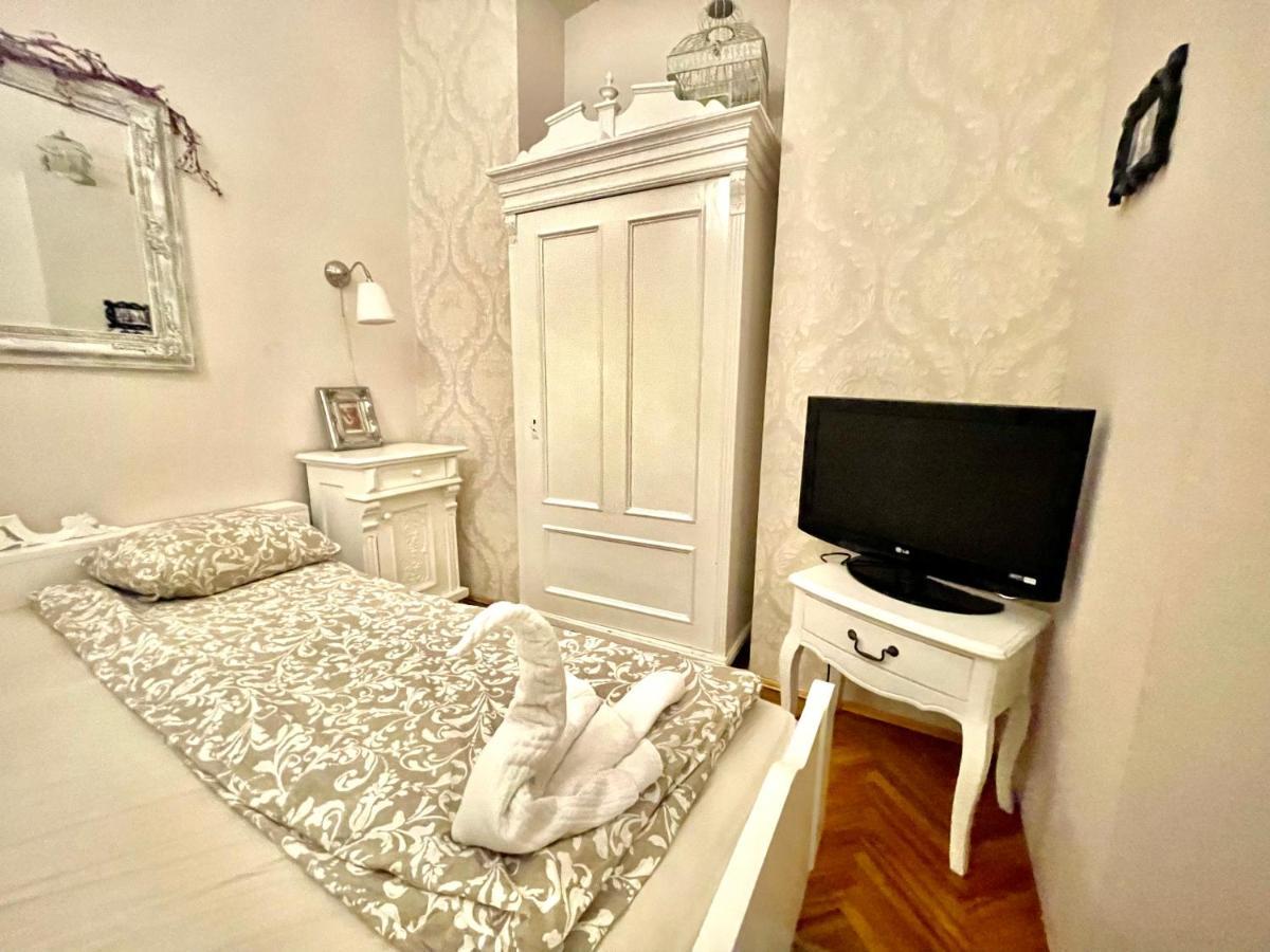 Vintage Apartment At Basilica Budapest Exterior photo