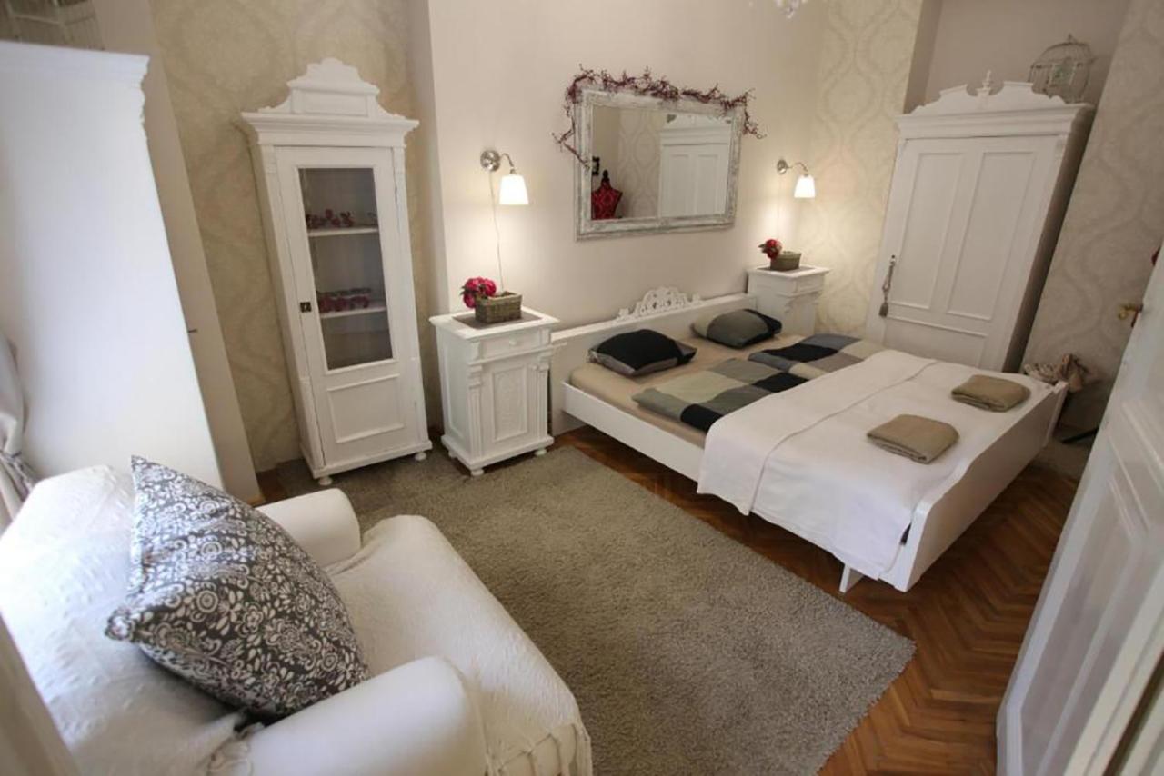 Vintage Apartment At Basilica Budapest Exterior photo